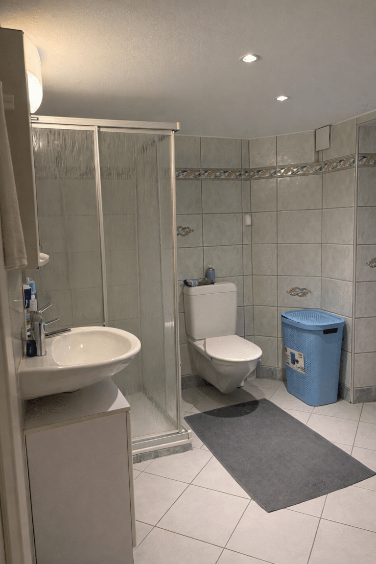 DAD2B1B6-02B4-45E7-9147-0BB7FD20CC4A